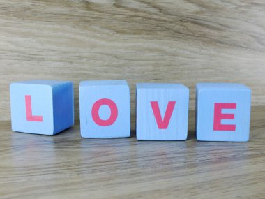 ahşap arka plan Sevgililer günü arka plan üzerinde kelime aşk