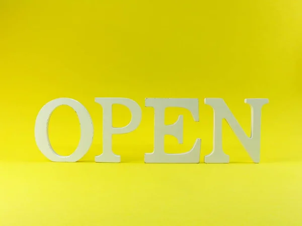 Open Houten Alfabet Letter Gele Achtergrond — Stockfoto