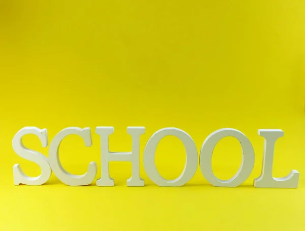 École Alphabet Bois Sur Fond Jaune — Photo