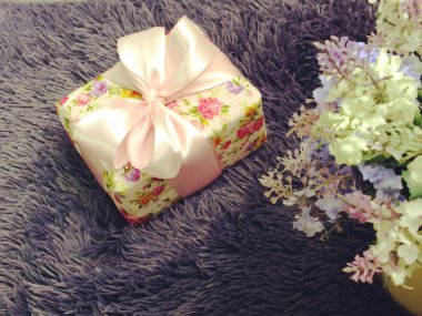 hediye kutusu alan arka plan ile mevcut