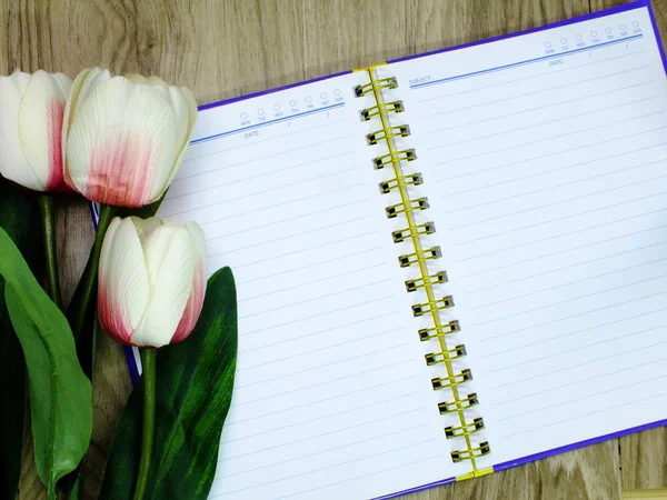 Espacio Copia Cuaderno Vacío Con Fondo Flor Artificial —  Fotos de Stock
