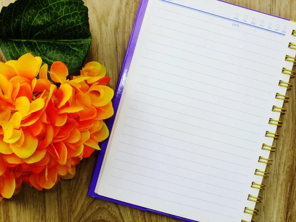 kopya ve güzel çiçekler buket için açık not defteri alanı