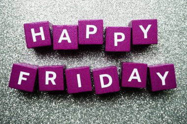 Mutlu Cuma alfabe harfleri gümüş simli arka plan