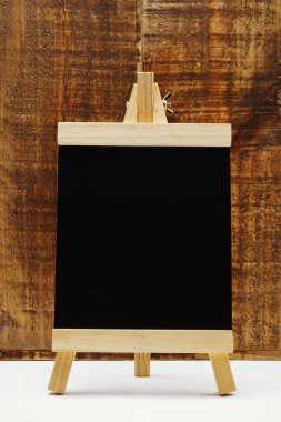 Ahşap arka plan üzerinde alan kopyası ile uzay ahşap şöne blackboard