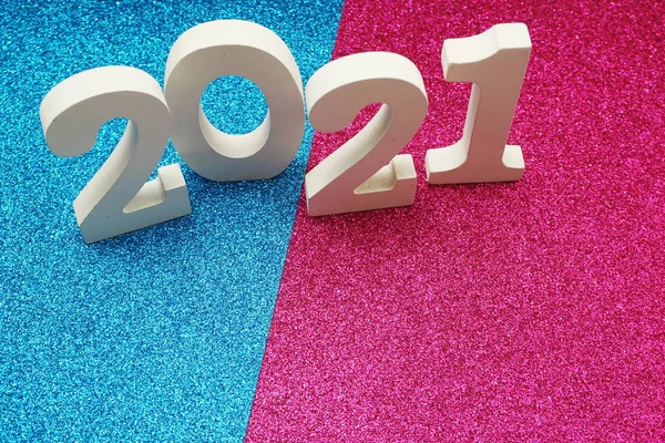 2021年新年快乐 带有粉色和蓝色光泽背景的太空复制品 — 图库照片