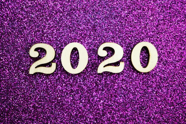 紫色の輝きの背景に宇宙コピーとハッピーニューイヤー2020 — ストック写真