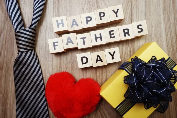 Щасливий День Батька Алфавіт Літери Краваткою Подарунковою Коробкою Дерев Яному — стокове фото