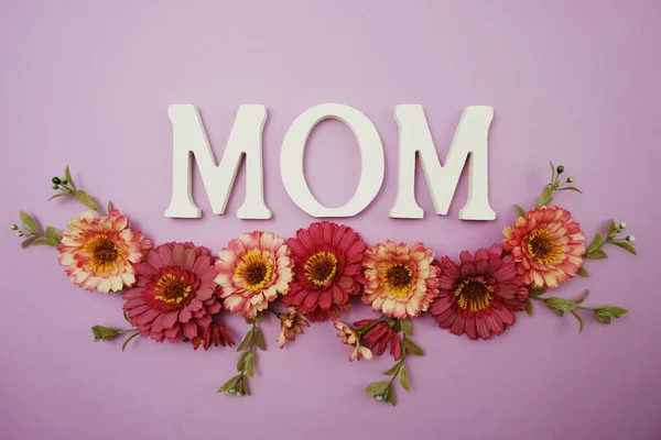 Mom and flower decoration Mother\'s day background