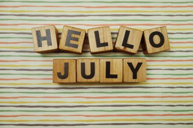 Merhaba Temmuz alfabesi harfleri renkli çizgili arkaplan