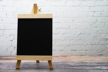 Boşluk kopyalama arkaplanına sahip Boş Easel