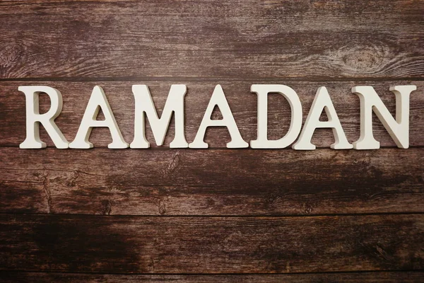 Letras Del Alfabeto Ramadán Sobre Fondo Madera — Foto de Stock