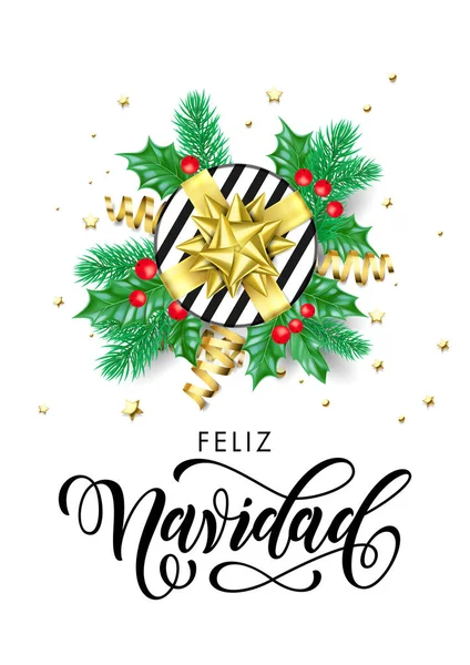 Feliz Navidad Español Feliz Navidad texto caligráfico dibujado a mano para la tarjeta de felicitación plantilla de diseño de fondo. Regalo vectorial en la decoración de la corona de acebo árbol de Navidad y confeti cinta dorada — Vector de stock