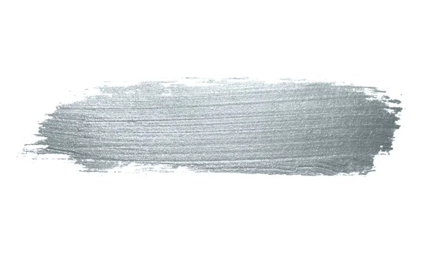 Срібна фарба пензлем або штрихом розмивання та абстрактна фарба пензлем, що блищить, мазають маззю з блискучою текстурою на білому тлі. Ізольована ігристий срібна фарба або фарба для фарби чорнила розбризкують пляму — стокове фото