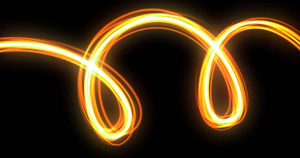 Effet de traînée spirale à ondes lumineuses, trace de vrille de néon orange. Ligne spirale incandescente et lumière de feu magique tourbillonnent en mouvement sur fond noir — Photo