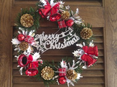 ahşap pencere Noel çelenk