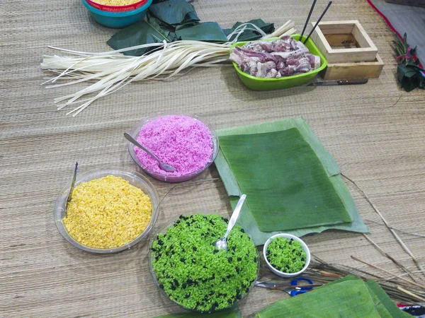 Alguns materiais para fazer um vietnamita chung bolos — Fotografia de Stock