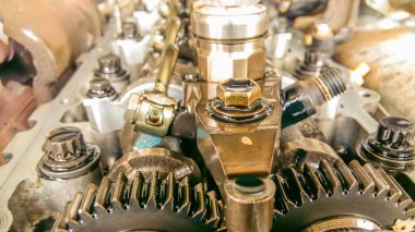 Araba motoru içinde yakın