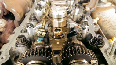 Araba motoru içinde yakın