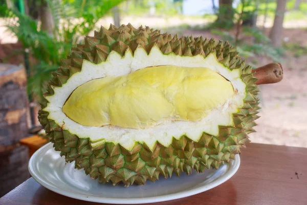 Durian mon tanga kertben gyümölcsök királya — Stock Fotó