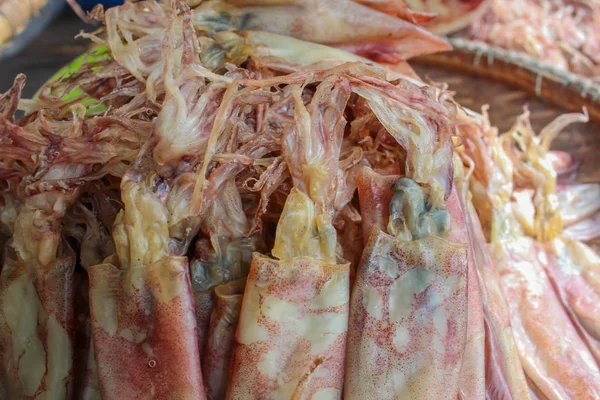 Calamares secos en el mercado de banpea para la venta — Foto de Stock