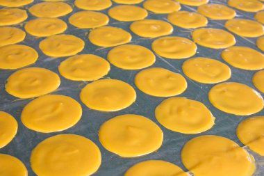 stanless tablo, Tay tatlı tatlı kağıda kurutulmuş mango.