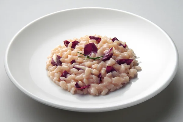 Kırmızı Turpla risotto yemek