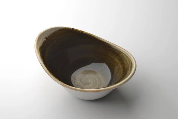 Сельский коричневый китайский чаша изолированы на белом фоне Стоковое Фото