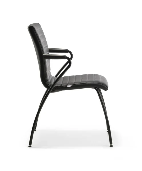 Väntrummet stol i svart läder — Stockfoto