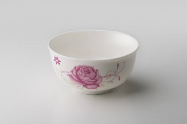 Beyaz porselen yuvarlak kase