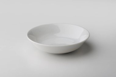 Beyaz porselen yuvarlak kase