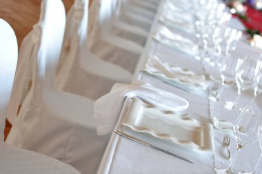 Uzun tablo Ziyafet için ayarla