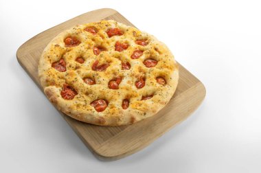 Apulia düz ekmek domates ile