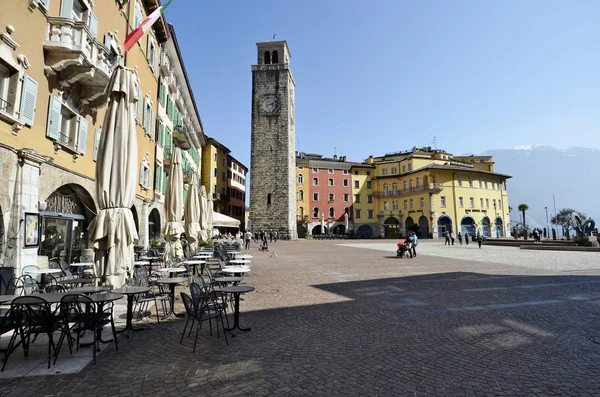 Listopadu Iii Piazza Riva del Garda a Apponale věž — Stock fotografie