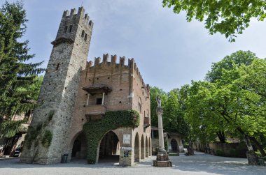 Kısmi görünümü antik Grazzano Visconti Köyü