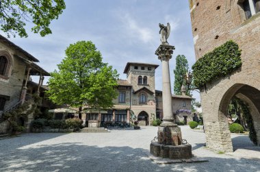 Kısmi görünümü antik Grazzano Visconti Köyü