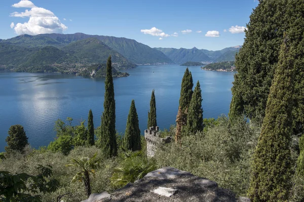 Panoramautsikt över Comosjön från de slott av Vezio_the promont — Stockfoto