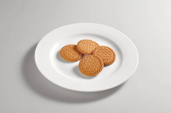 4 kurabiye bisküvi ile yuvarlak tabak — Stok fotoğraf