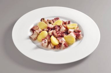 Ahtapot ve patates çanağı