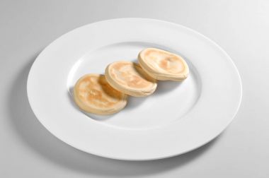 Round dish with tigella bread clipart