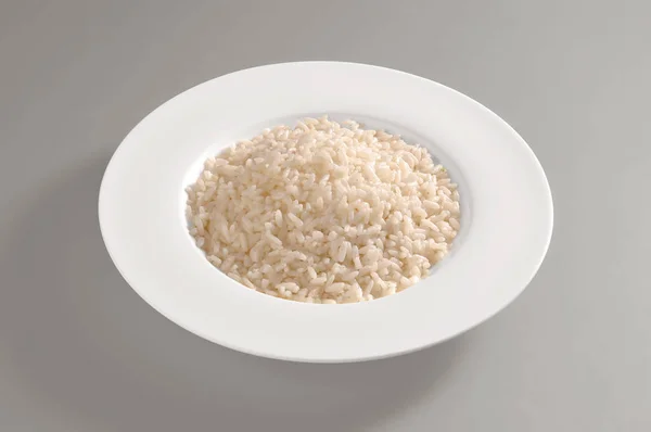 Plato redondo con solo arroz hervido — Foto de Stock