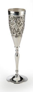 Oyulmuş gümüş kadehi