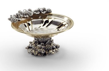 Çelik ve merkezi ayak ile dekore edilmiş altın yuvarlak kase