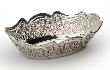 Dalgalı oyulmuş oval şekilli kase