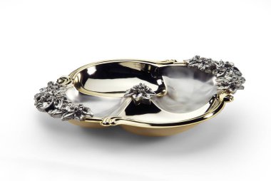 Çelik ve altın oval kapta dekore edilmiş