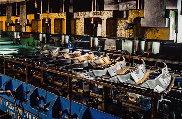 Prensa industrial para estampado de chapa metálica — Foto de Stock