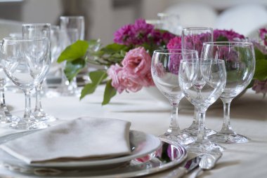 Ayrıntılı bir tablo bir ziyafet için ayarla