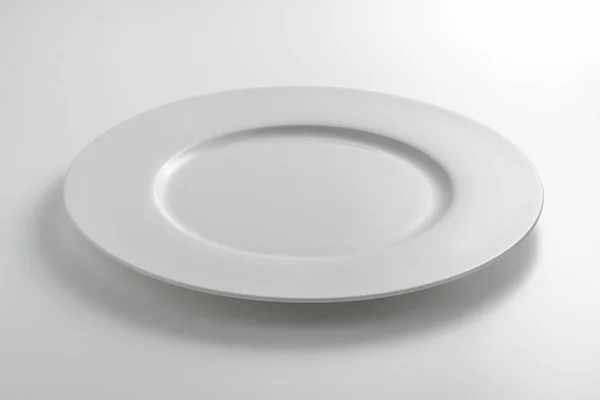 빈 흰색 라운드 접시 — 스톡 사진