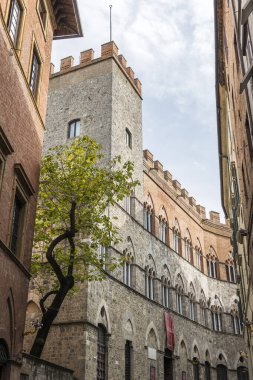 Siena 'nın merkezindeki antik bina.