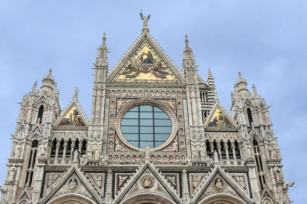 Fachada superior de la catedral de Siena —  Fotos de Stock