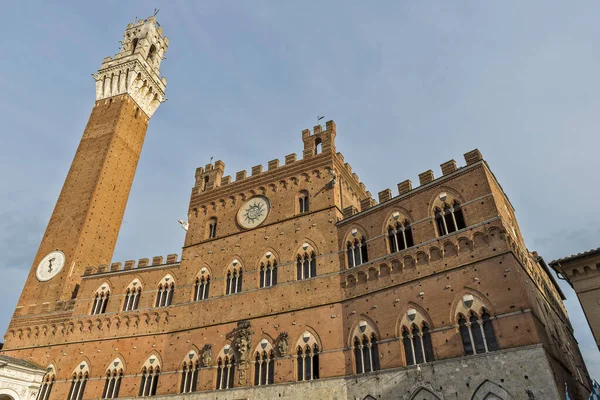 Siena Palazzo Pubblico en Torre del Mangia — Stockfoto